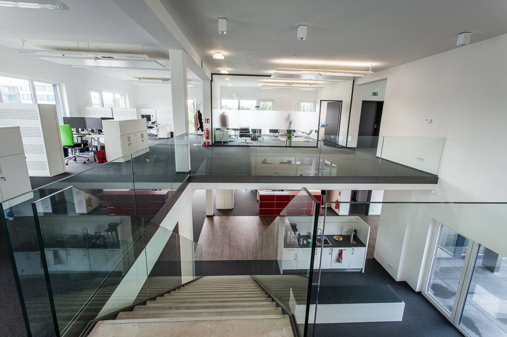 Mehr als 1000 Quadratmeter Bürofläche bieten ideale Arbeitsbedingungen für teamorientierte Arbeitsweise.